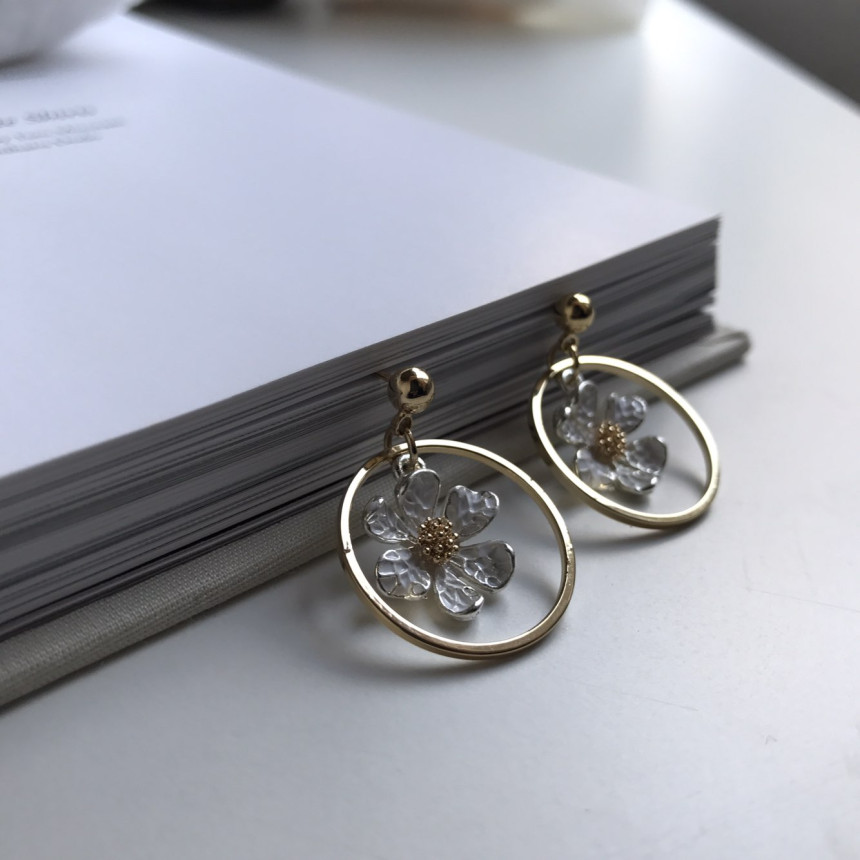 <b><p>REMONY flower Drop Earrings Lovely item Refrh</p></b><b><p>レモニー フラワー ドロップイヤリング ラブリーアイテム さわやかなコーディネート</p></b><br /><br /><p align='center'>