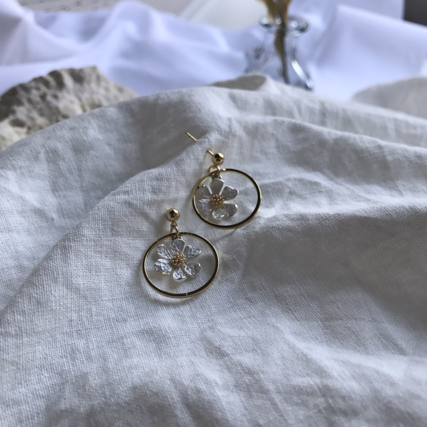 <b><p>REMONY flower Drop Earrings Lovely item Refrh</p></b><b><p>レモニー フラワー ドロップイヤリング ラブリーアイテム さわやかなコーディネート</p></b><br /><br /><p align='center'>