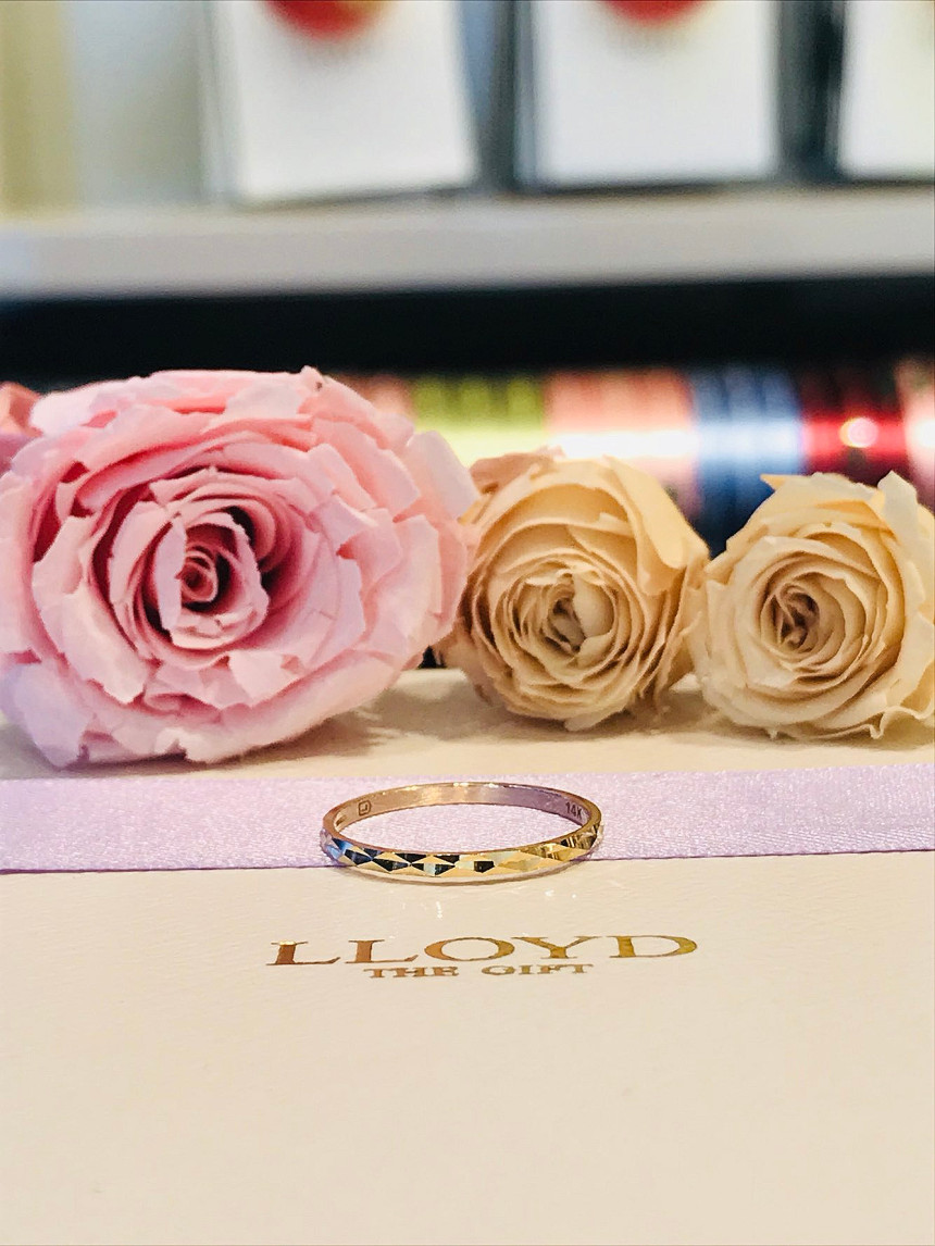 <b><p>Lloyd Triangular cutti Thread LRS16056G Twenes</p></b><b><p>ロイド 三角カット 糸リング LRS16056G 20代の女性 記念日 ガールフレンド</p></b><br /><br /><p align='center'>