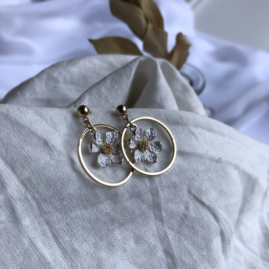 <b><p>REMONY flower Drop Earrings Lovely item Refrh</p></b><b><p>レモニー フラワー ドロップイヤリング ラブリーアイテム さわやかなコーディネート</p></b><br /><br /><p align='center'>