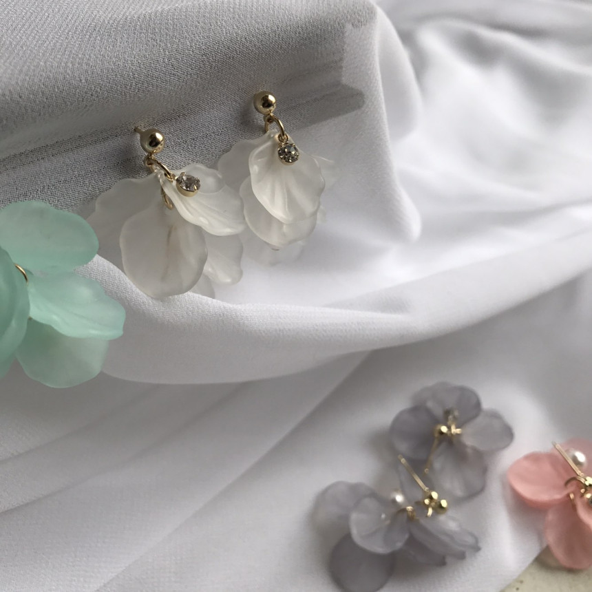 <b><p>Judy no.1 Petaloma Hica arl Drop Erings 5cor</p></b><b><p>ジュディ 第1 花びらホマイカ 真珠 ドロップイヤリング 5色 フリフリピット 女性</p></b><br /><br /><p align='center'>