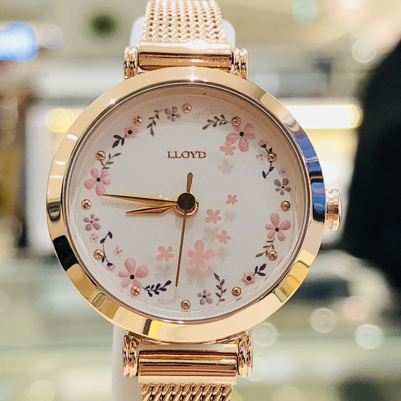 <b><p>Lloyd Pink fwer Mesh band watch LL2G18303IGG</p></b><b><p>ロイド ピンクフラワー メッシュバンド時計LL2G18303IGG 高級感 20代の女性</p></b><br /><br /><p align='center'>