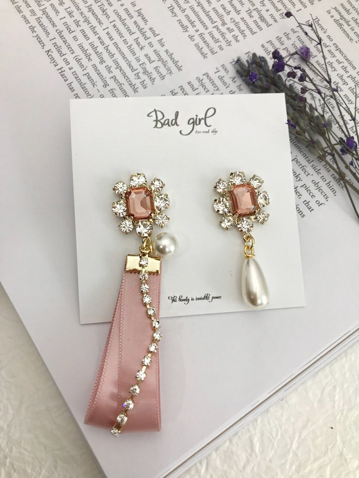 <b><p>Silky pink Unown Drop earrg female Goddess</p></b><b><p>シルキー ピンク オンバル ドロップ イヤリング 女性 女神スタイ アンティークジュエリー</p></b><br /><br /><p align='center'>