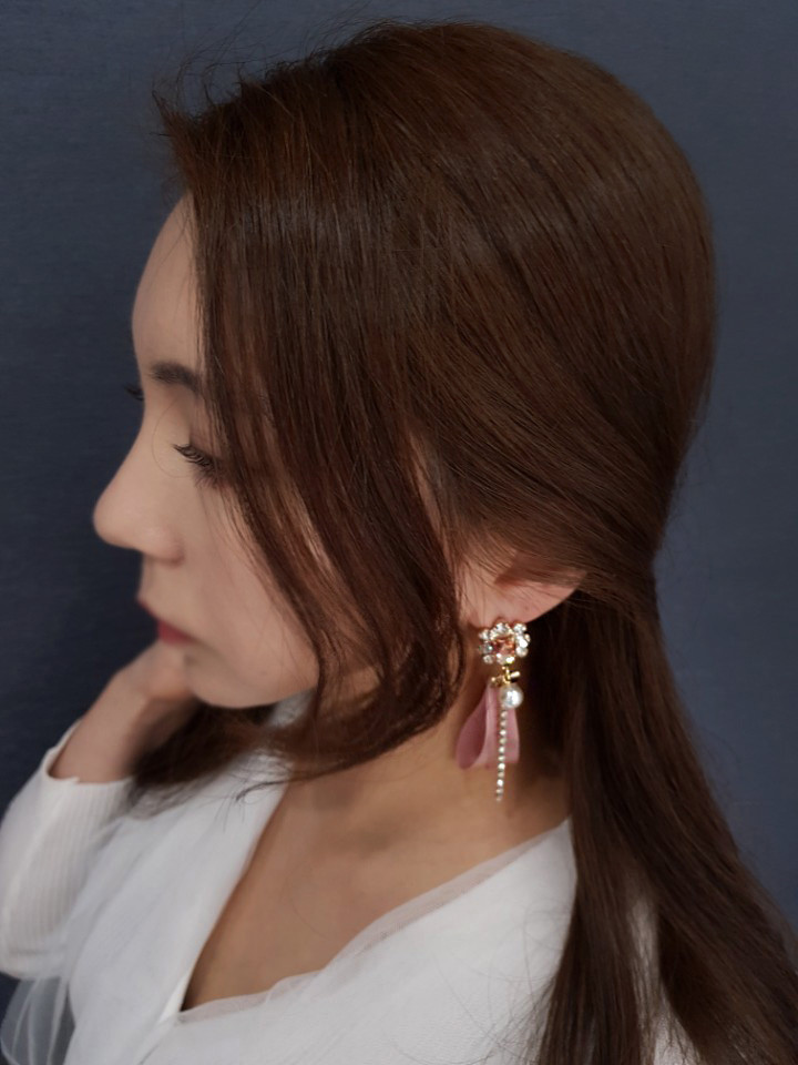 <b><p>Silky pink Unown Drop earrg female Goddess</p></b><b><p>シルキー ピンク オンバル ドロップ イヤリング 女性 女神スタイ アンティークジュエリー</p></b><br /><br /><p align='center'>