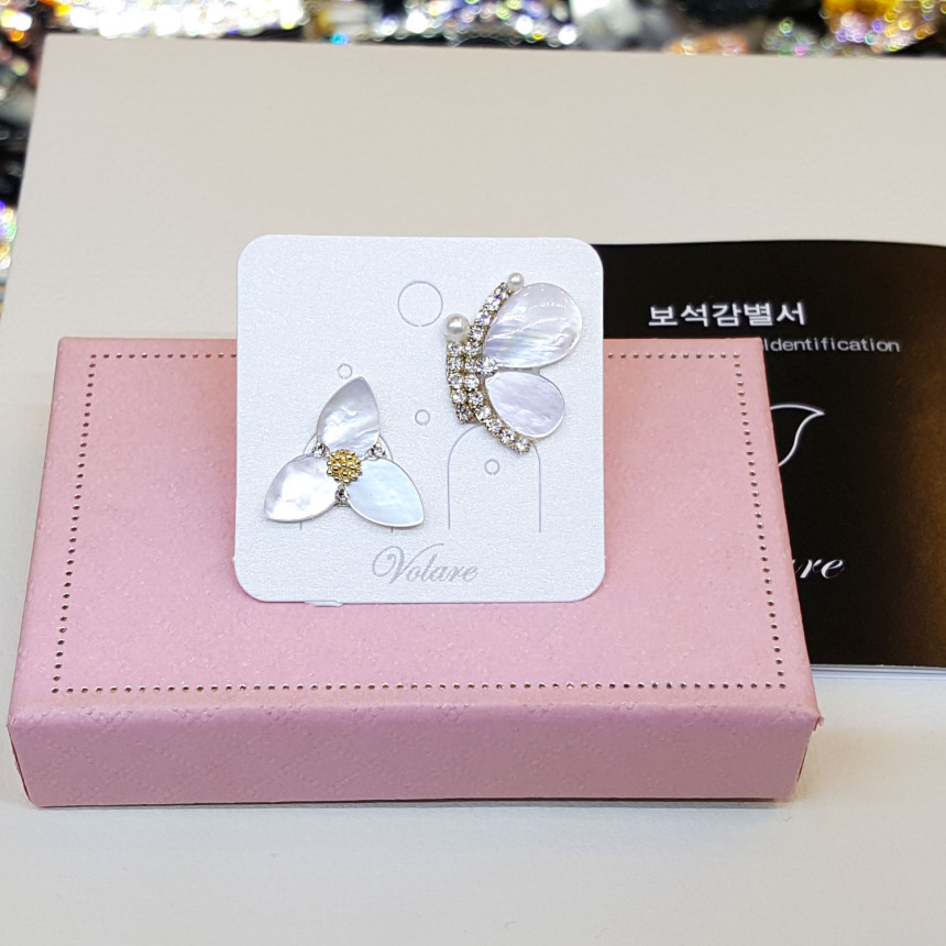<b><p>Bollare Blowfish White Dog Erings SPE405</p></b><b><p>ボラレ コトナビ卵白のイヤリング SPE405 高品位なスタイ ビューティフル きちんとした感じ</p></b><br /><br /><p align='center'>