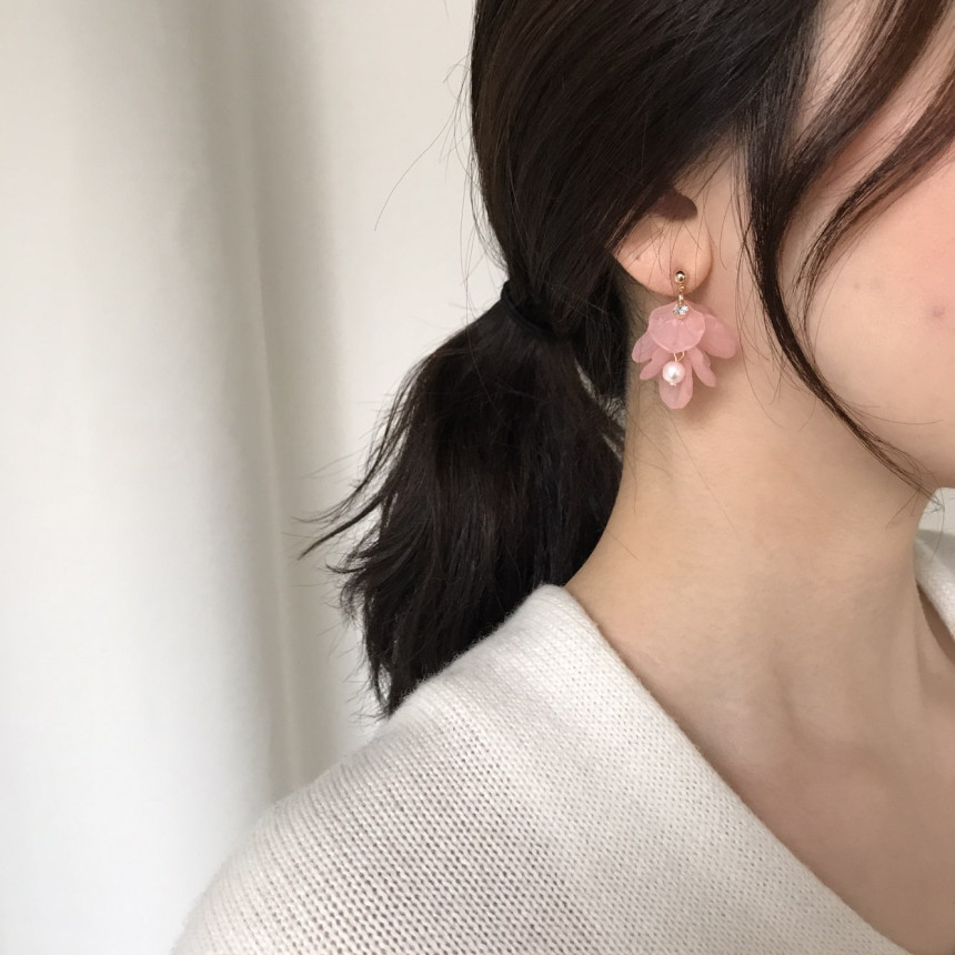 <b><p>Judy no.1 Petaloma Hica arl Drop Erings 5cor</p></b><b><p>ジュディ 第1 花びらホマイカ 真珠 ドロップイヤリング 5色 フリフリピット 女性</p></b><br /><br /><p align='center'>