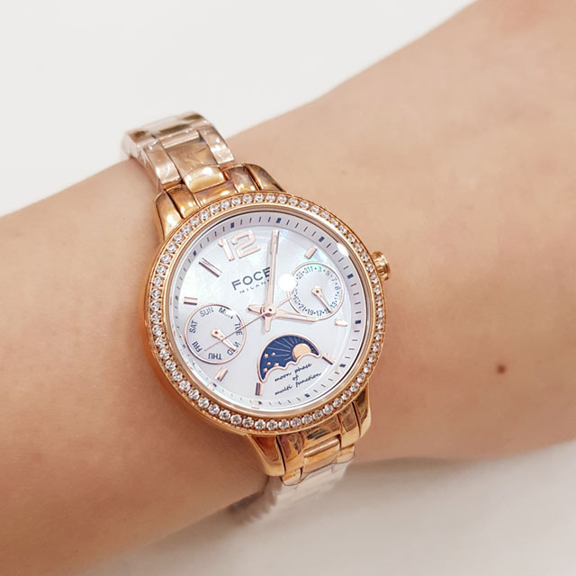 <b><p>Poche Woman Metal wat fele wrist 20's</p></b><b><p>ポチャ 女性 メタル時計 手首 20代 ファッション おすすめ</p></b><br /><br /><p align='center'>