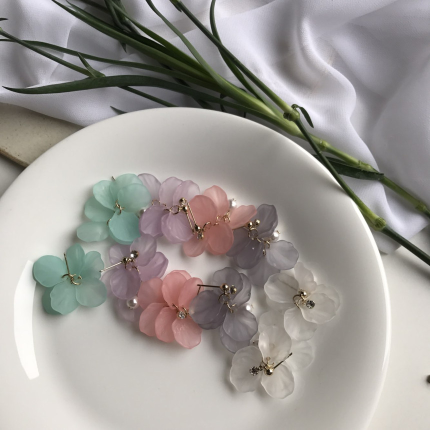 <b><p>Judy no.1 Petaloma Hica arl Drop Erings 5cor</p></b><b><p>ジュディ 第1 花びらホマイカ 真珠 ドロップイヤリング 5色 フリフリピット 女性</p></b><br /><br /><p align='center'>