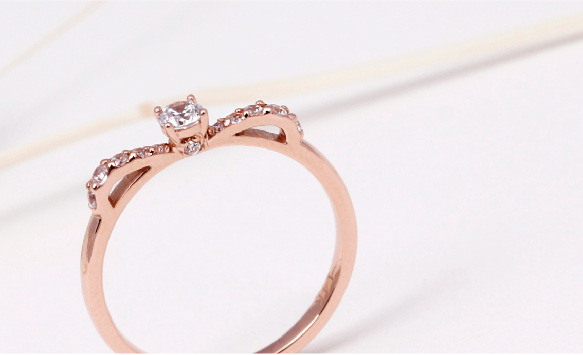 <b><p>14K 18K simple ribbon Propose ng Ri_shabi</p></b><b><p>14K 18K シンプル リボン プロポーズ リング _シャビ宝石 グムウンバン</p></b><br /><br /><p align='center'>