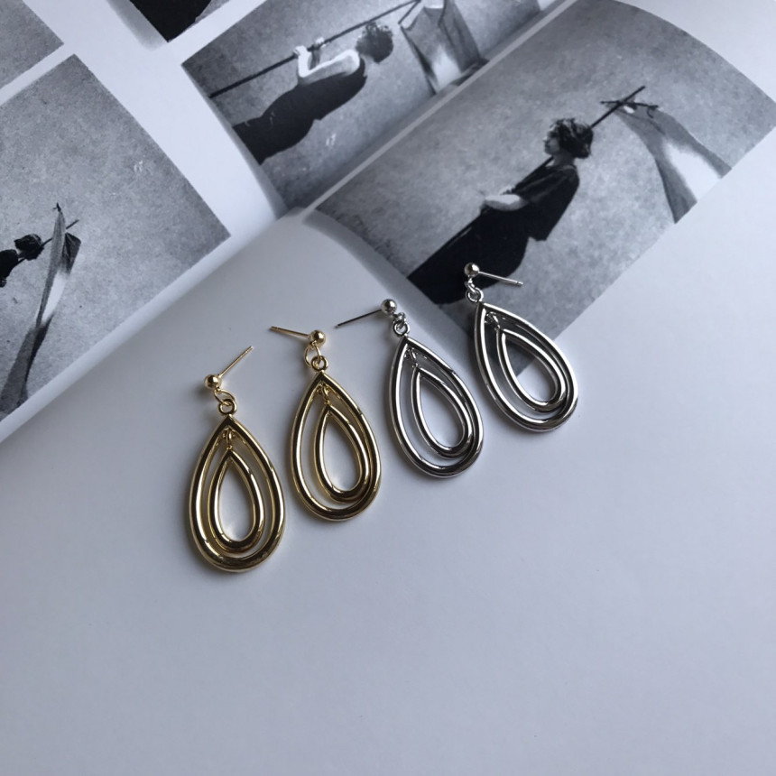 <b><p>Mu gold Silver Drop Earrings Female work</p></b><b><p>ミュー ゴールドシルバー ドロップイヤリング 女性会社員コーディネート モダンシック</p></b><br /><br /><p align='center'>