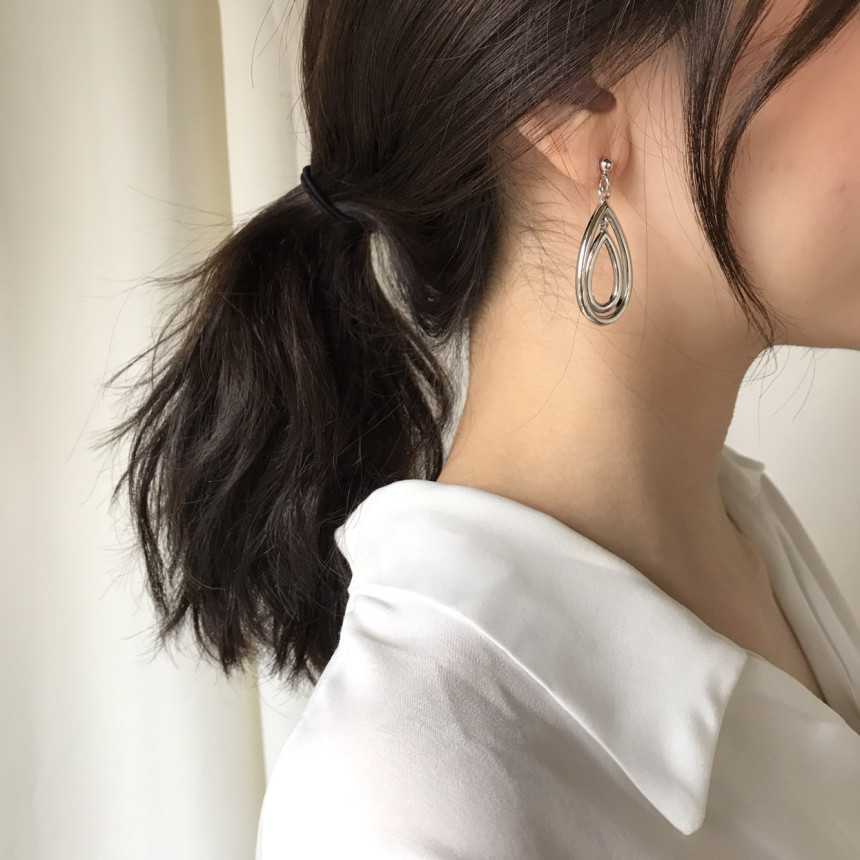 <b><p>Mu gold Silver Drop Earrings Female work</p></b><b><p>ミュー ゴールドシルバー ドロップイヤリング 女性会社員コーディネート モダンシック</p></b><br /><br /><p align='center'>