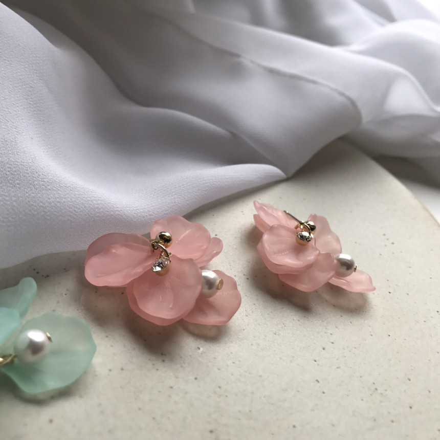 <b><p>Judy no.1 Petaloma Hica arl Drop Erings 5cor</p></b><b><p>ジュディ 第1 花びらホマイカ 真珠 ドロップイヤリング 5色 フリフリピット 女性</p></b><br /><br /><p align='center'>