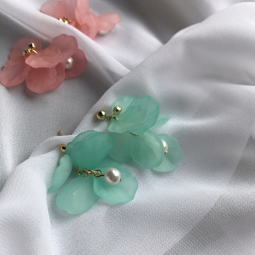 <b><p>Judy no.1 Petaloma Hica arl Drop Erings 5cor</p></b><b><p>ジュディ 第1 花びらホマイカ 真珠 ドロップイヤリング 5色 フリフリピット 女性</p></b><br /><br /><p align='center'>