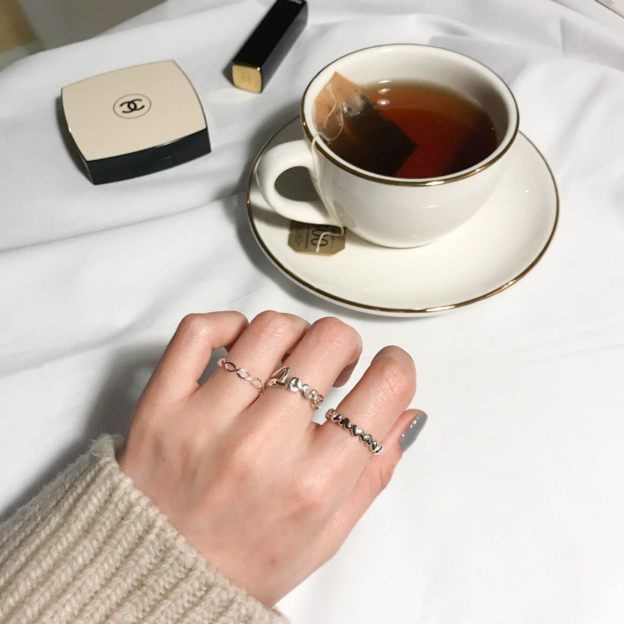 <b><p>LOVE Lettering love Silv female 30s Modn</p></b><b><p>愛 レタリング love シルバー 女性 30代 モダン・アンド・シーク なルック</p></b><br /><br /><p align='center'>