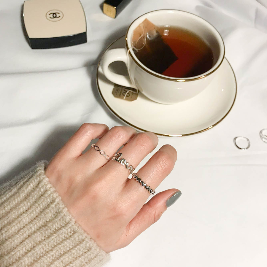 <b><p>LOVE Lettering love Silv female 30s Modn</p></b><b><p>愛 レタリング love シルバー 女性 30代 モダン・アンド・シーク なルック</p></b><br /><br /><p align='center'>