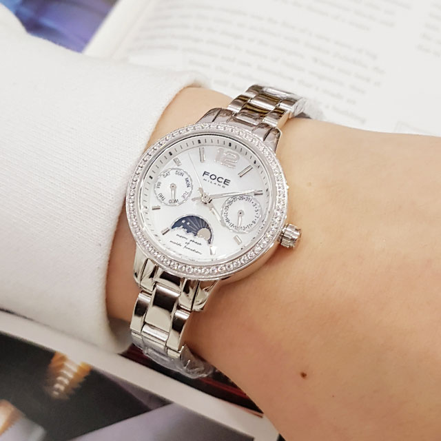 <b><p>Poche Woman Metal wat fele wrist 20's</p></b><b><p>ポチャ 女性 メタル時計 手首 20代 ファッション おすすめ</p></b><br /><br /><p align='center'>