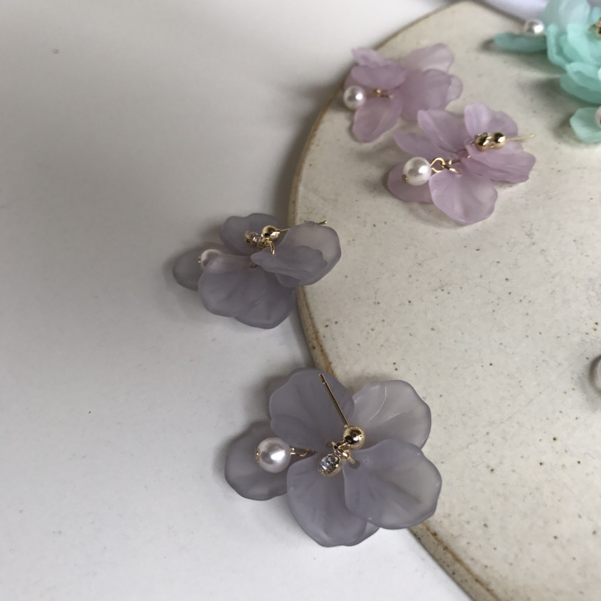 <b><p>Judy no.1 Petaloma Hica arl Drop Erings 5cor</p></b><b><p>ジュディ 第1 花びらホマイカ 真珠 ドロップイヤリング 5色 フリフリピット 女性</p></b><br /><br /><p align='center'>