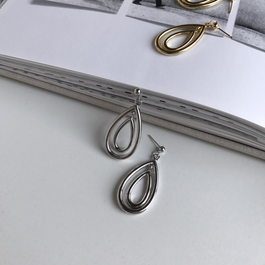 <b><p>Mu gold Silver Drop Earrings Female work</p></b><b><p>ミュー ゴールドシルバー ドロップイヤリング 女性会社員コーディネート モダンシック</p></b><br /><br /><p align='center'>