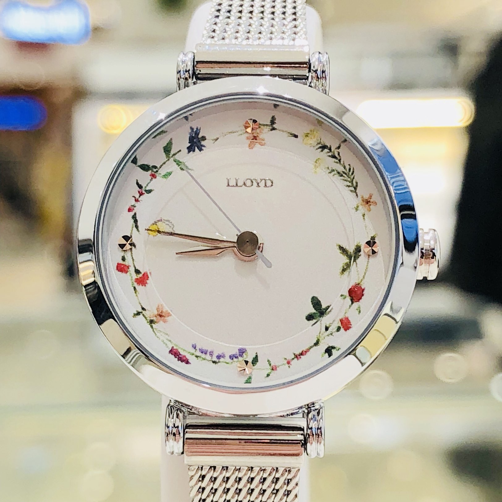 <b><p>Lloyd Pink fwer Mesh band watch LL2G18303IGG</p></b><b><p>ロイド ピンクフラワー メッシュバンド時計LL2G18303IGG 高級感 20代の女性</p></b><br /><br /><p align='center'>
