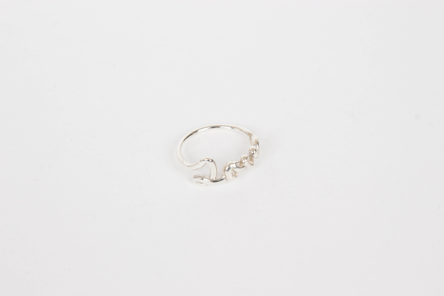 <b><p>LOVE Lettering love Silv female 30s Modn</p></b><b><p>愛 レタリング love シルバー 女性 30代 モダン・アンド・シーク なルック</p></b><br /><br /><p align='center'>