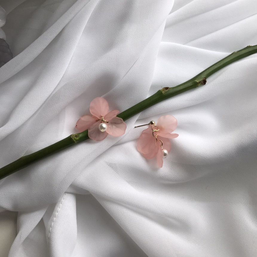 <b><p>Judy no.1 Petaloma Hica arl Drop Erings 5cor</p></b><b><p>ジュディ 第1 花びらホマイカ 真珠 ドロップイヤリング 5色 フリフリピット 女性</p></b><br /><br /><p align='center'>