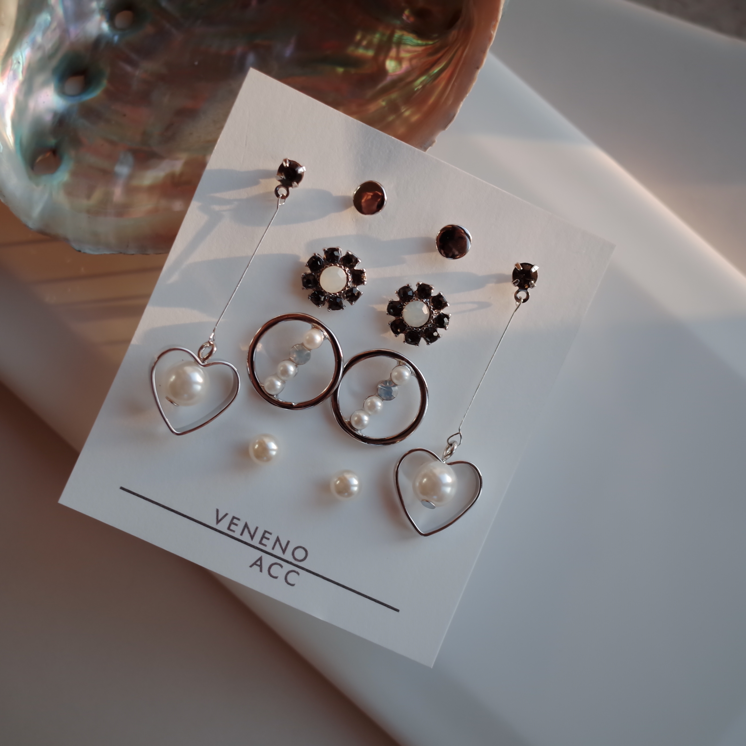 <b><p>White Day Lovely SET Earrings Stylish Unique</p></b><b><p>ホワイトデー ラブリーSETイヤリング スタイリッシュな ユニークなデザイン ベーシッ</p></b><br /><br /><p align='center'>