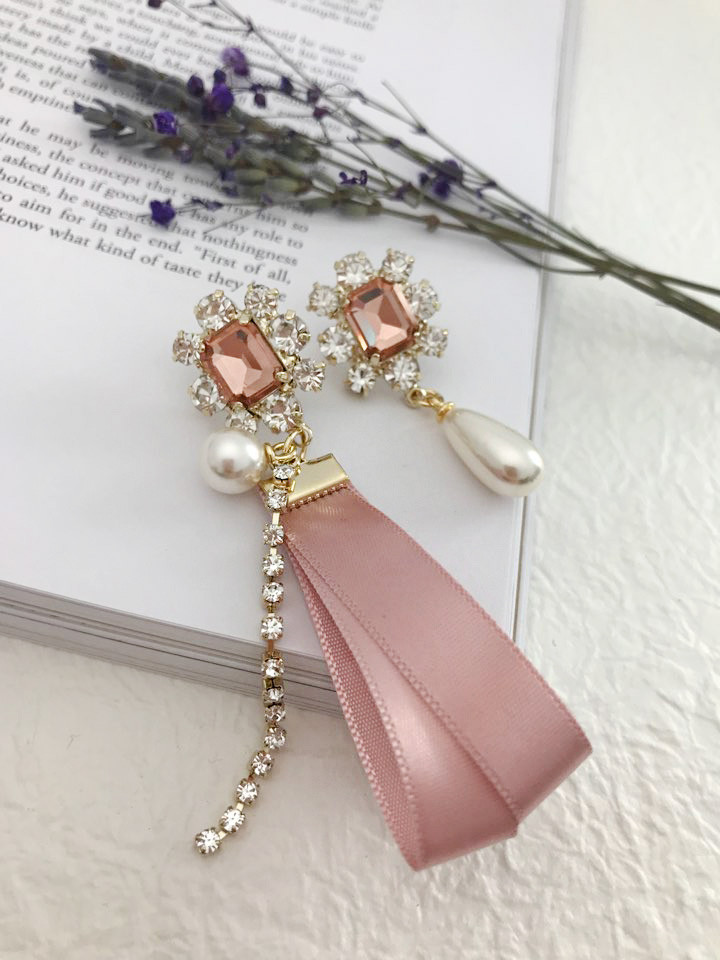 <b><p>Silky pink Unown Drop earrg female Goddess</p></b><b><p>シルキー ピンク オンバル ドロップ イヤリング 女性 女神スタイ アンティークジュエリー</p></b><br /><br /><p align='center'>