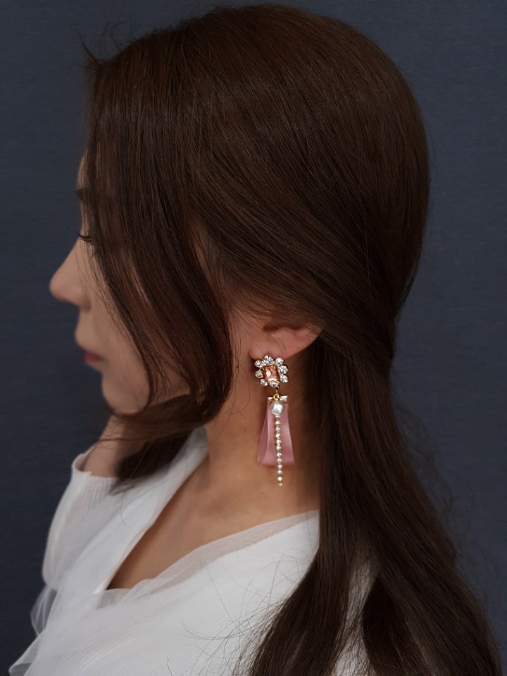 <b><p>Silky pink Unown Drop earrg female Goddess</p></b><b><p>シルキー ピンク オンバル ドロップ イヤリング 女性 女神スタイ アンティークジュエリー</p></b><br /><br /><p align='center'>