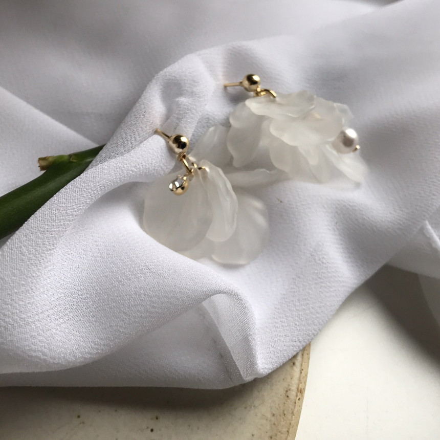 <b><p>Judy no.1 Petaloma Hica arl Drop Erings 5cor</p></b><b><p>ジュディ 第1 花びらホマイカ 真珠 ドロップイヤリング 5色 フリフリピット 女性</p></b><br /><br /><p align='center'>