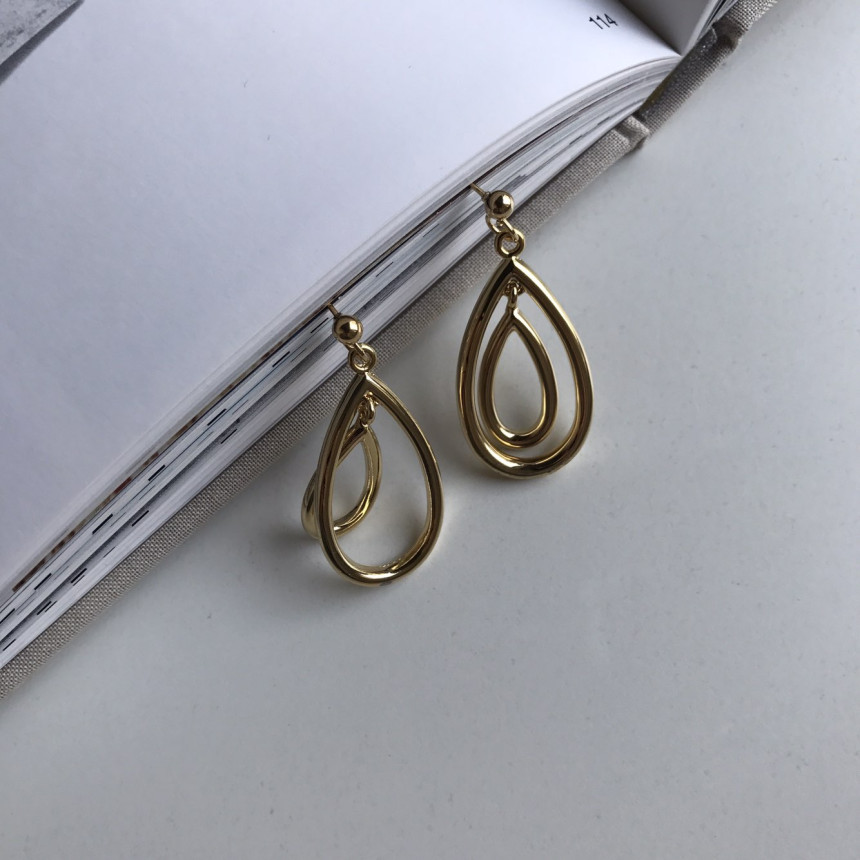 <b><p>Mu gold Silver Drop Earrings Female work</p></b><b><p>ミュー ゴールドシルバー ドロップイヤリング 女性会社員コーディネート モダンシック</p></b><br /><br /><p align='center'>