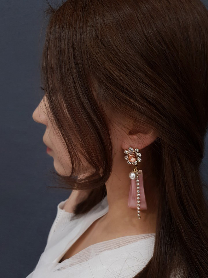 <b><p>Silky pink Unown Drop earrg female Goddess</p></b><b><p>シルキー ピンク オンバル ドロップ イヤリング 女性 女神スタイ アンティークジュエリー</p></b><br /><br /><p align='center'>