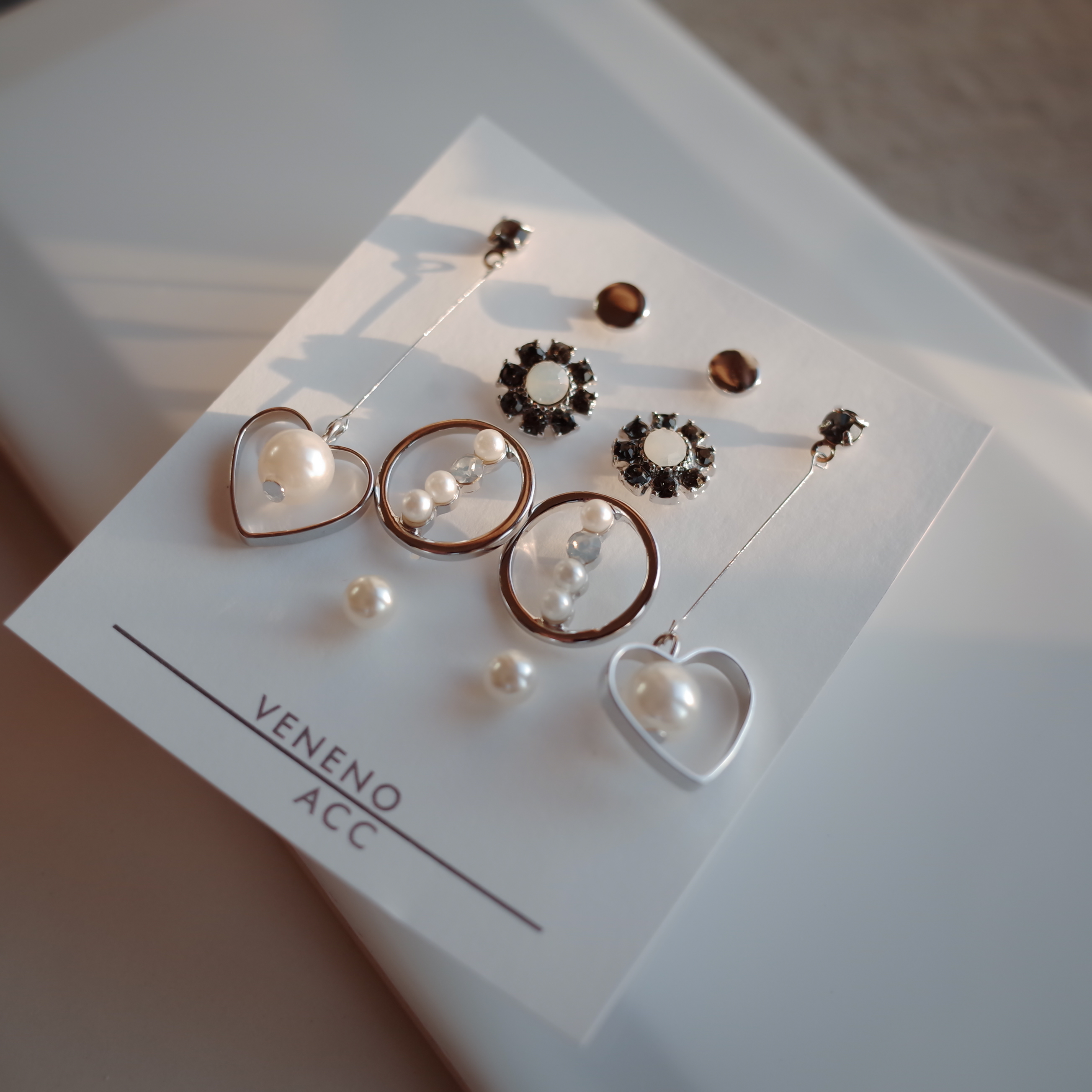 <b><p>White Day Lovely SET Earrings Stylish Unique</p></b><b><p>ホワイトデー ラブリーSETイヤリング スタイリッシュな ユニークなデザイン ベーシッ</p></b><br /><br /><p align='center'>