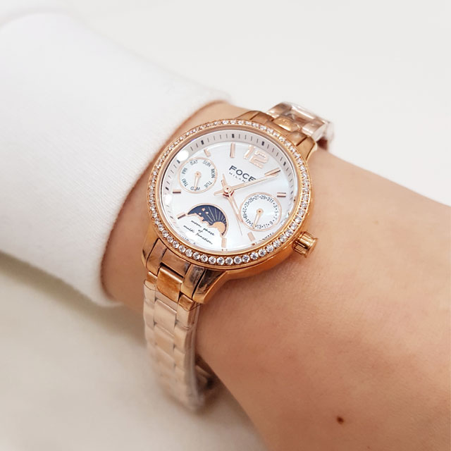 <b><p>Poche Woman Metal wat fele wrist 20's</p></b><b><p>ポチャ 女性 メタル時計 手首 20代 ファッション おすすめ</p></b><br /><br /><p align='center'>
