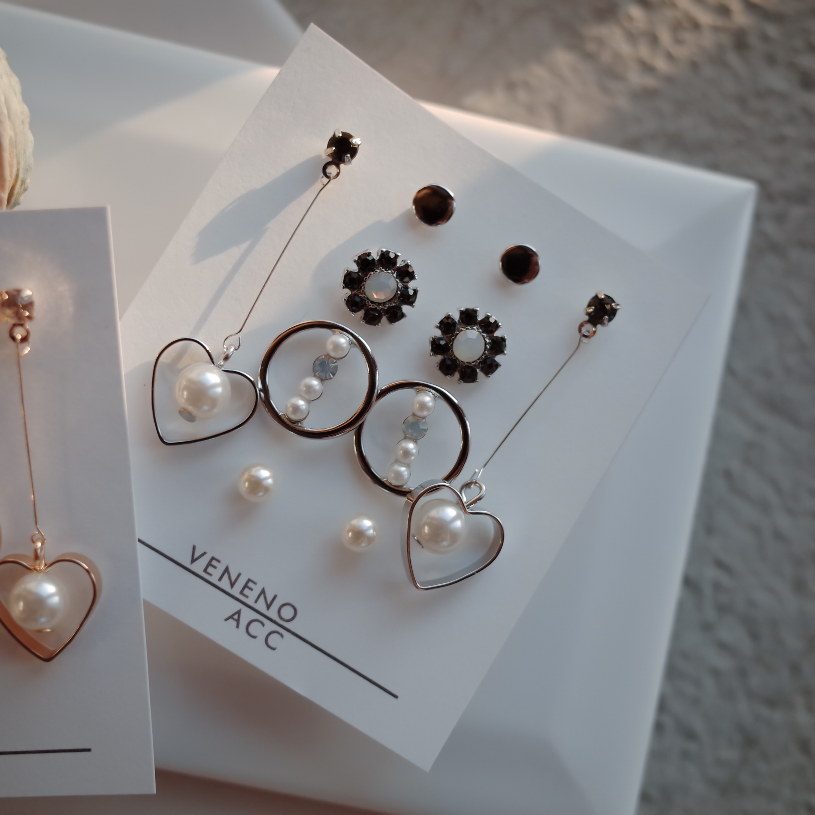 <b><p>White Day Lovely SET Earrings Stylish Unique</p></b><b><p>ホワイトデー ラブリーSETイヤリング スタイリッシュな ユニークなデザイン ベーシッ</p></b><br /><br /><p align='center'>