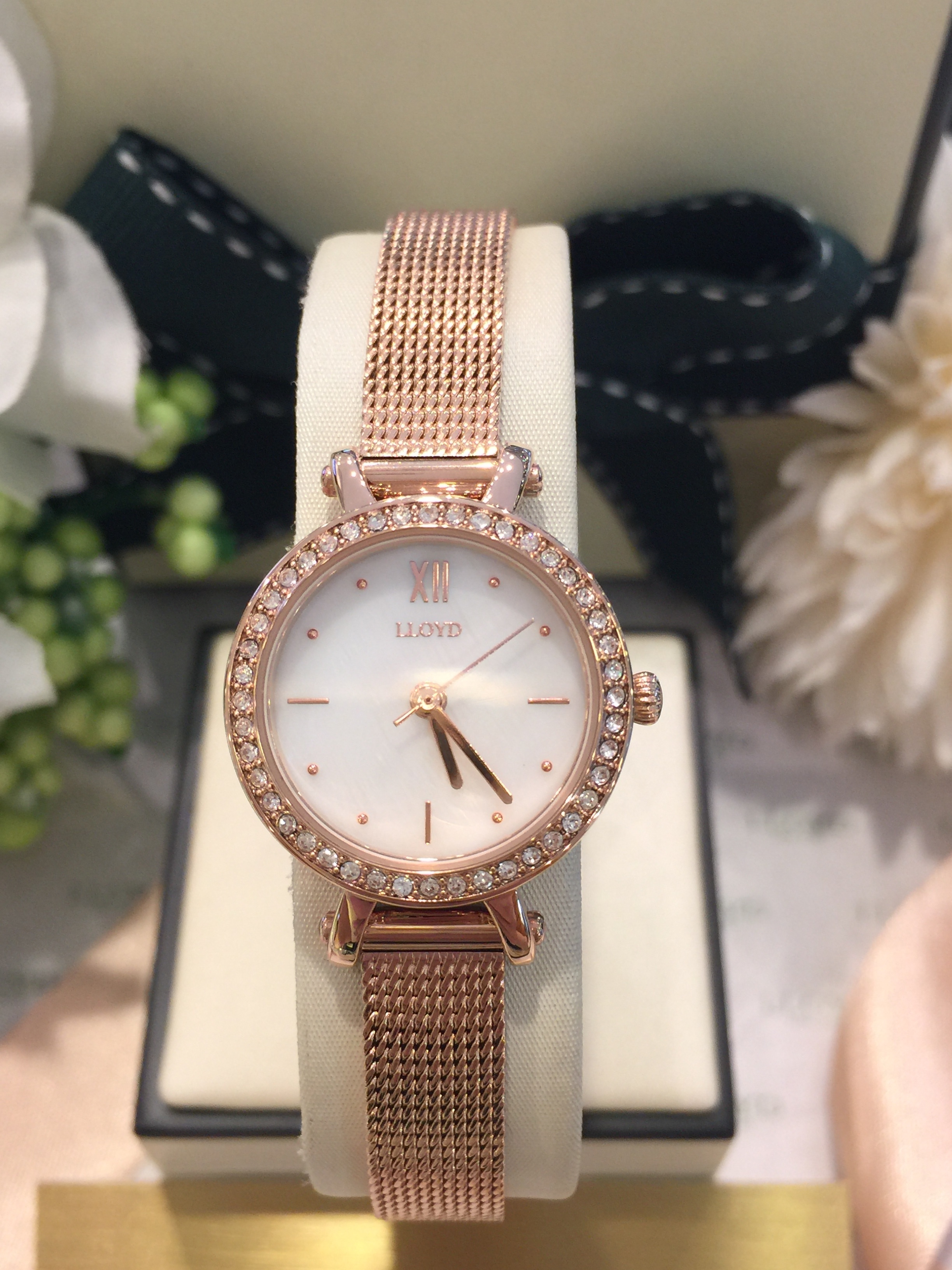 <b><p>Lloyd Mher-Daughter Full Stone female Mesh</p></b><b><p>ロイド 螺鈿 フルストーン 女性 メッシュ 時計 LL2G18301RGG 10代</p></b><br /><br /><p align='center'>