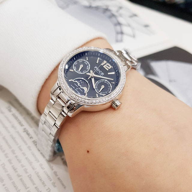 <b><p>Poche Woman Metal wat fele wrist 20's</p></b><b><p>ポチャ 女性 メタル時計 手首 20代 ファッション おすすめ</p></b><br /><br /><p align='center'>