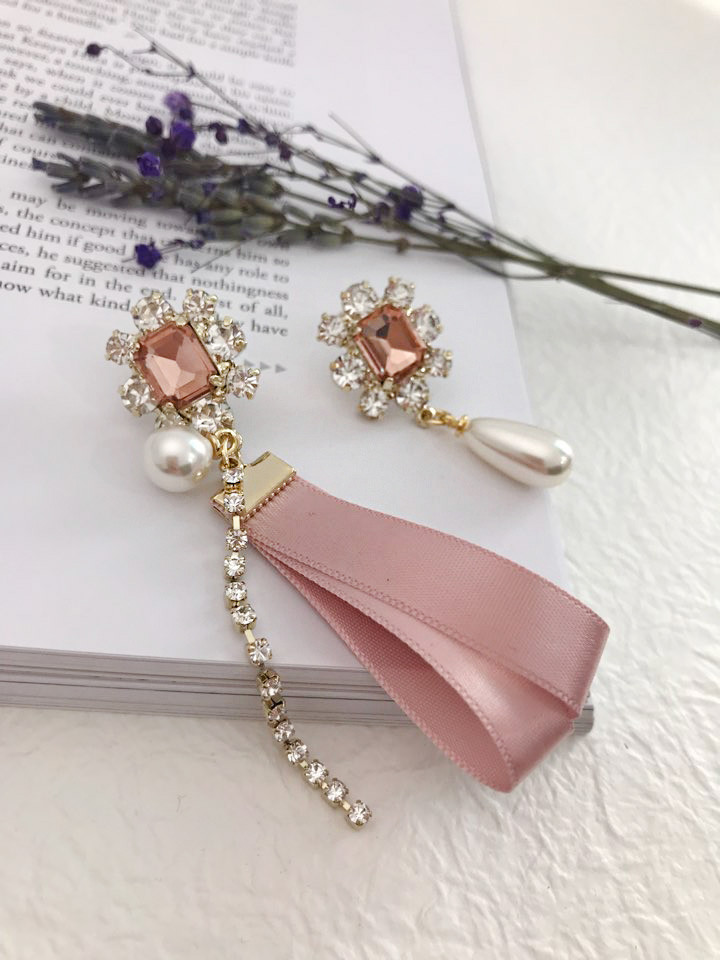 <b><p>Silky pink Unown Drop earrg female Goddess</p></b><b><p>シルキー ピンク オンバル ドロップ イヤリング 女性 女神スタイ アンティークジュエリー</p></b><br /><br /><p align='center'>