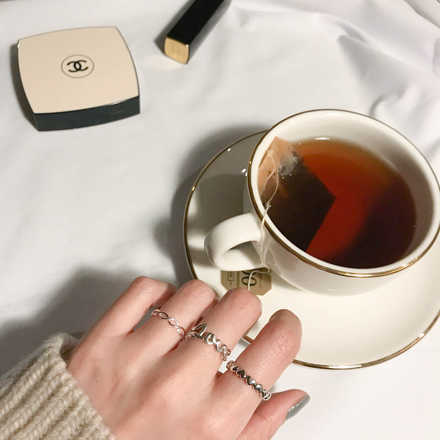 <b><p>LOVE Lettering love Silv female 30s Modn</p></b><b><p>愛 レタリング love シルバー 女性 30代 モダン・アンド・シーク なルック</p></b><br /><br /><p align='center'>