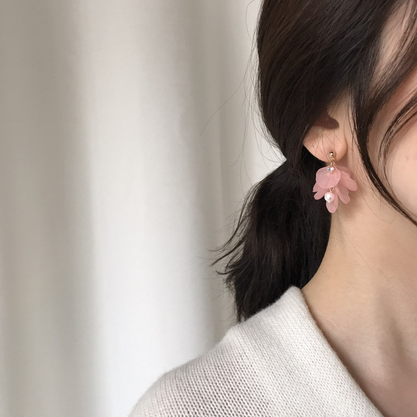 <b><p>Judy no.1 Petaloma Hica arl Drop Erings 5cor</p></b><b><p>ジュディ 第1 花びらホマイカ 真珠 ドロップイヤリング 5色 フリフリピット 女性</p></b><br /><br /><p align='center'>