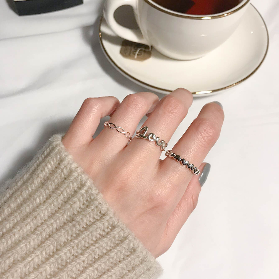 <b><p>LOVE Lettering love Silv female 30s Modn</p></b><b><p>愛 レタリング love シルバー 女性 30代 モダン・アンド・シーク なルック</p></b><br /><br /><p align='center'>