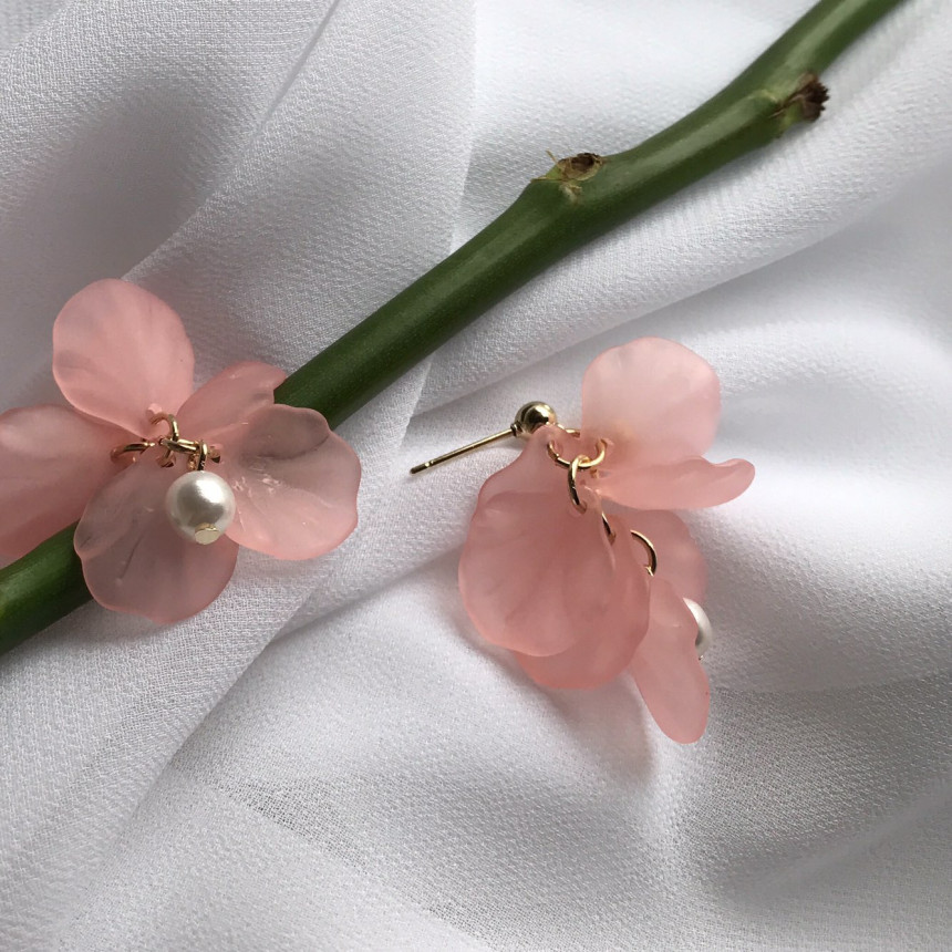 <b><p>Judy no.1 Petaloma Hica arl Drop Erings 5cor</p></b><b><p>ジュディ 第1 花びらホマイカ 真珠 ドロップイヤリング 5色 フリフリピット 女性</p></b><br /><br /><p align='center'>