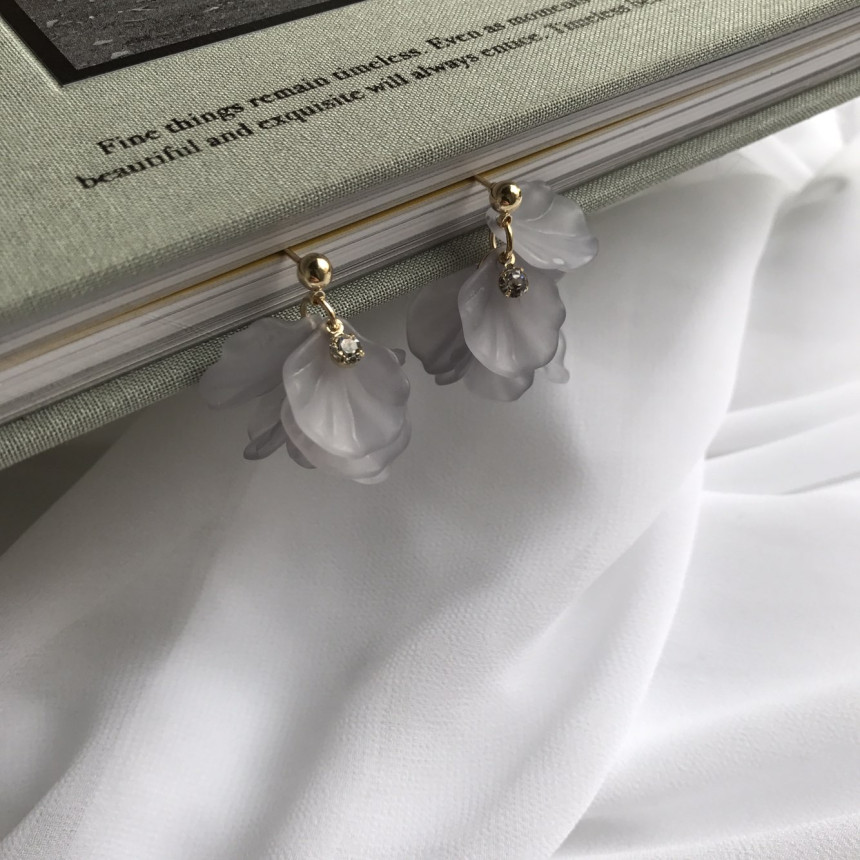 <b><p>Judy no.1 Petaloma Hica arl Drop Erings 5cor</p></b><b><p>ジュディ 第1 花びらホマイカ 真珠 ドロップイヤリング 5色 フリフリピット 女性</p></b><br /><br /><p align='center'>