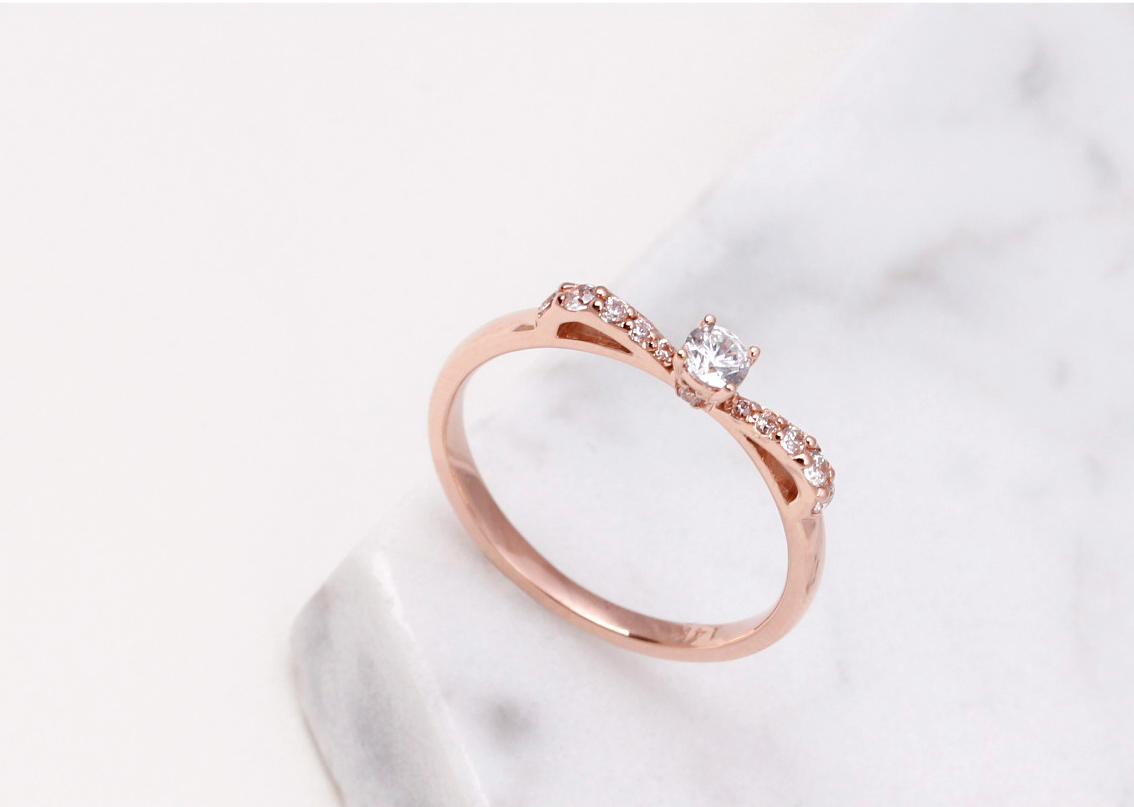 <b><p>14K 18K simple ribbon Propose ng Ri_shabi</p></b><b><p>14K 18K シンプル リボン プロポーズ リング _シャビ宝石 グムウンバン</p></b><br /><br /><p align='center'>