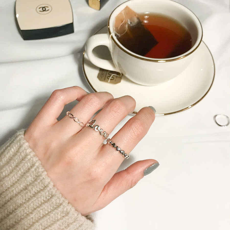 <b><p>LOVE Lettering love Silv female 30s Modn</p></b><b><p>愛 レタリング love シルバー 女性 30代 モダン・アンド・シーク なルック</p></b><br /><br /><p align='center'>