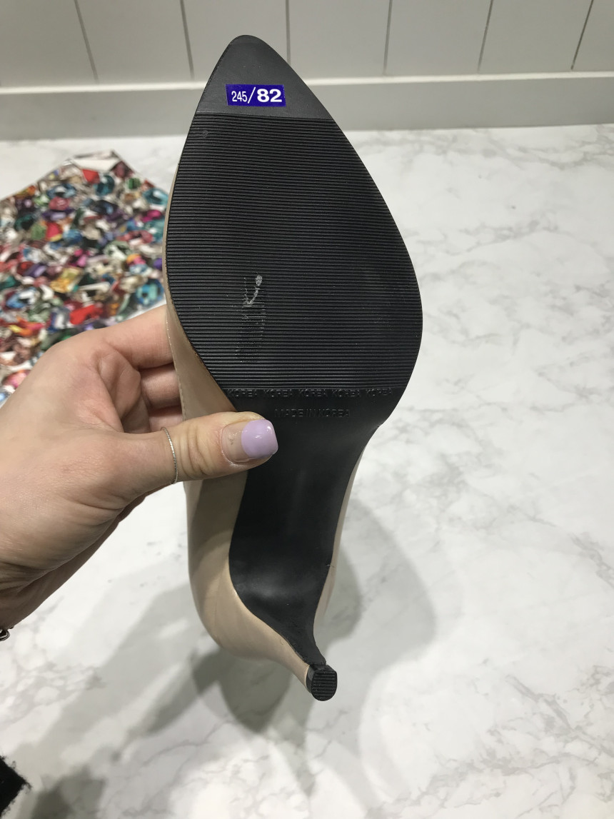 <b><p>Puff Front Stiletto Hl Korean Today's</p></b><b><p>グムポル アプコ スティレットヒール 韓国語 今日のファッション フェミニンな感性ムード</p></b><br /><br /><p align='center'>