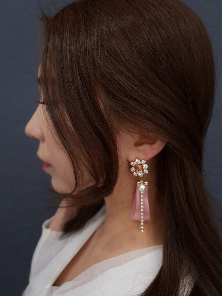 <b><p>Silky pink Unown Drop earrg female Goddess</p></b><b><p>シルキー ピンク オンバル ドロップ イヤリング 女性 女神スタイ アンティークジュエリー</p></b><br /><br /><p align='center'>