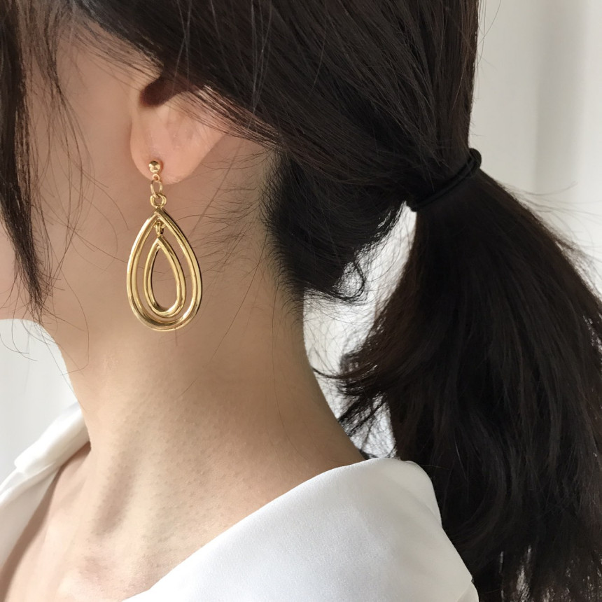 <b><p>Mu gold Silver Drop Earrings Female work</p></b><b><p>ミュー ゴールドシルバー ドロップイヤリング 女性会社員コーディネート モダンシック</p></b><br /><br /><p align='center'>