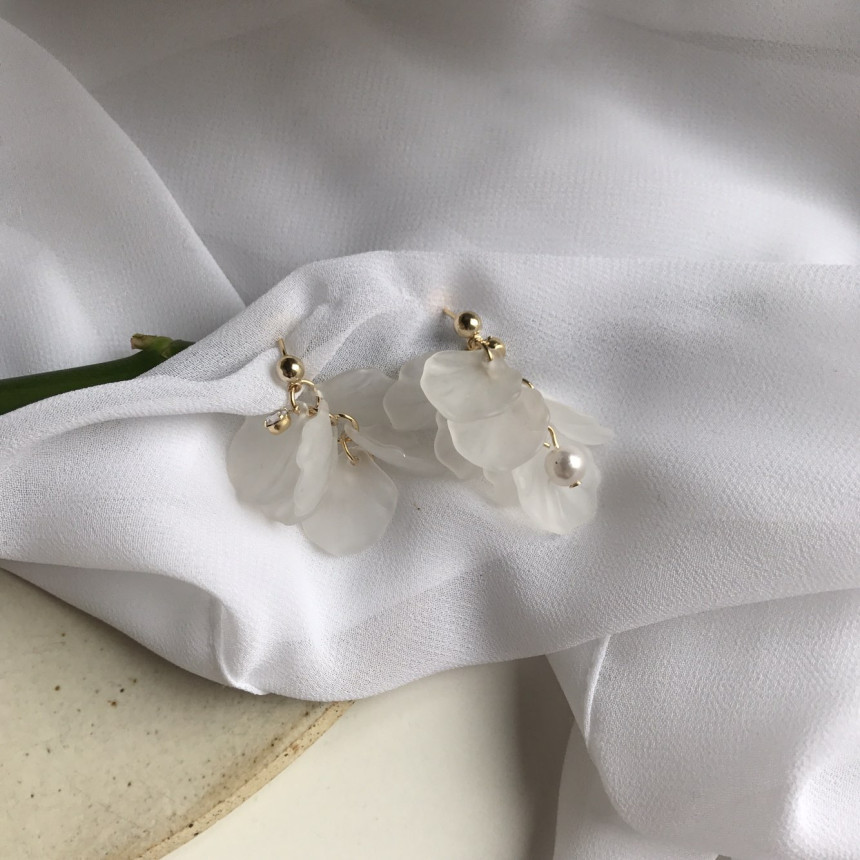 <b><p>Judy no.1 Petaloma Hica arl Drop Erings 5cor</p></b><b><p>ジュディ 第1 花びらホマイカ 真珠 ドロップイヤリング 5色 フリフリピット 女性</p></b><br /><br /><p align='center'>