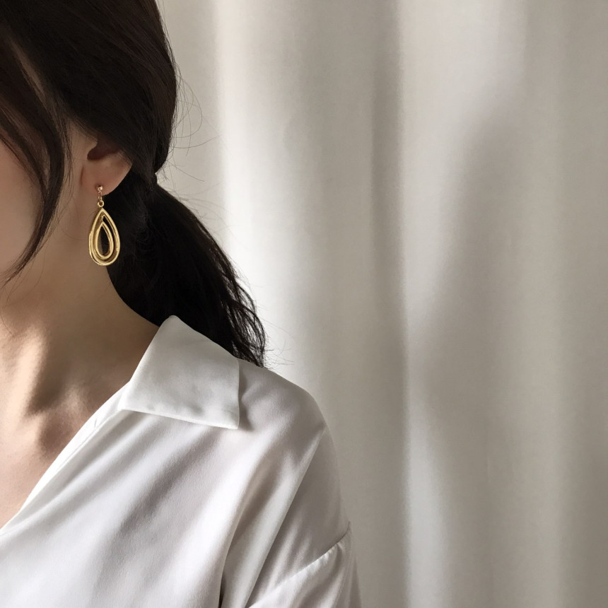 <b><p>Mu gold Silver Drop Earrings Female work</p></b><b><p>ミュー ゴールドシルバー ドロップイヤリング 女性会社員コーディネート モダンシック</p></b><br /><br /><p align='center'>