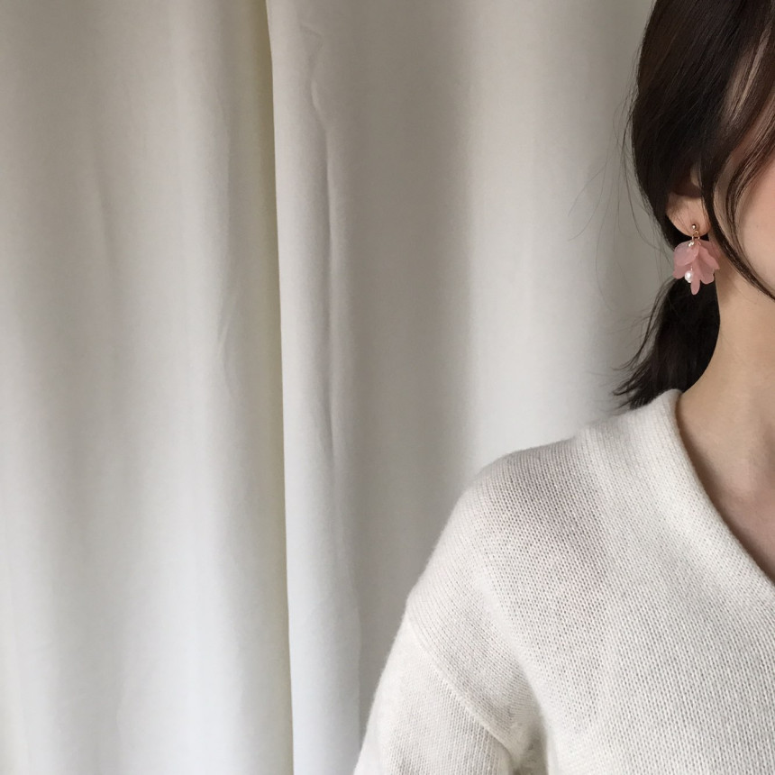 <b><p>Judy no.1 Petaloma Hica arl Drop Erings 5cor</p></b><b><p>ジュディ 第1 花びらホマイカ 真珠 ドロップイヤリング 5色 フリフリピット 女性</p></b><br /><br /><p align='center'>